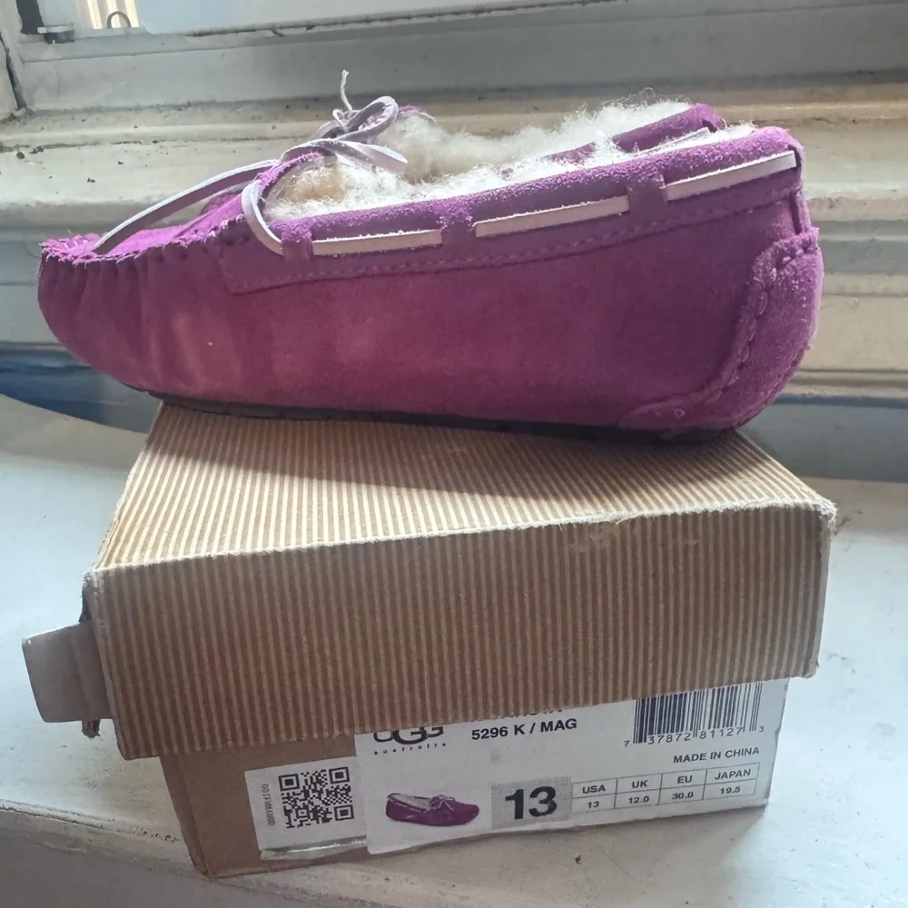 UGG kids  Magenta Moccasins Purple